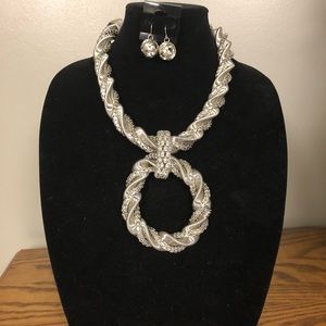 Necklace/Earrings Set